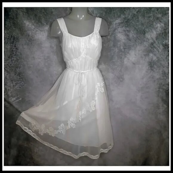 Vintage Nylon Chiffon Peignoir Set White 50s Retro Bridal Robe & Nightgown VFG - Picture 4 of 16